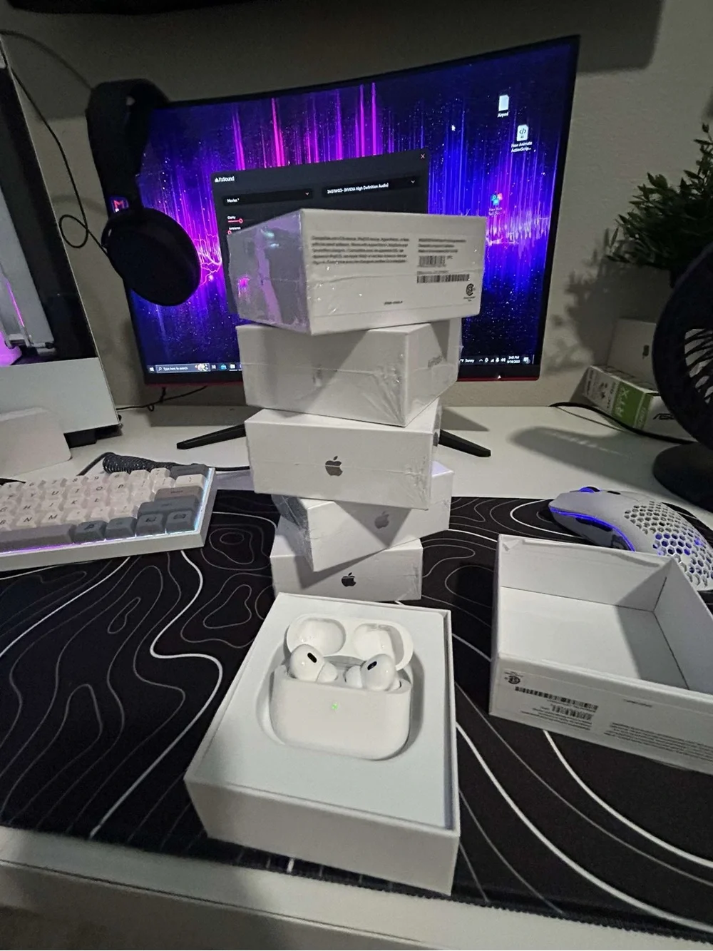 Apple AirPods Pro Wireless Earbuds in White with Charging Case